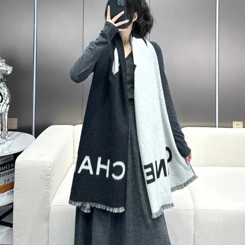 大人可愛い 高級感 トレンド 秋冬 暖かい マフラー