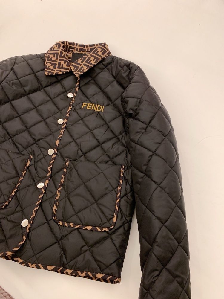 2025年秋冬新作 刺繍入りカラーブロックラペル ファッショナブルで万能なレディースリバーシブル中綿ジャケット