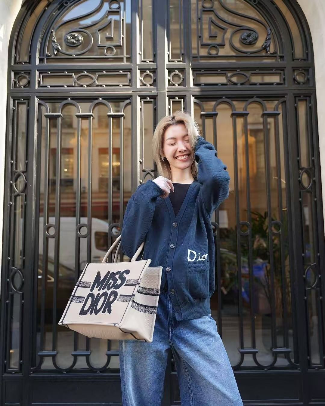 女性のためのファッショナブルなカーディガン、文字刺繍カーディガン、ゆったりとした万能な長袖ニットセータージャケット