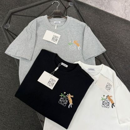新しい夏のスタイル、刺繍のトレンディなTシャツ、トレンディな半袖、ユニセックスのラウンドネックのカジュアルなルーズバージョン