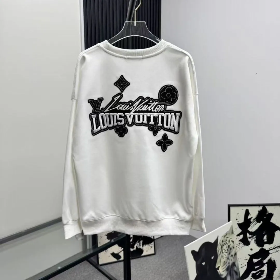 2025年トレンドの刺繍入りメンズスウェットシャツ。ルーズフィット、クルーネック、万能な新作長袖トップス。
