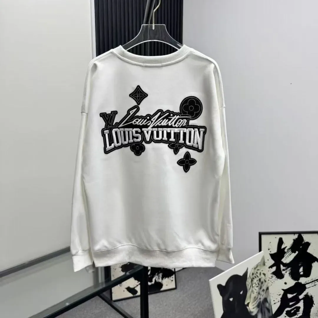 2025年トレンドの刺繍入りメンズスウェットシャツ。ルーズフィット、クルーネック、万能な新作長袖トップス。