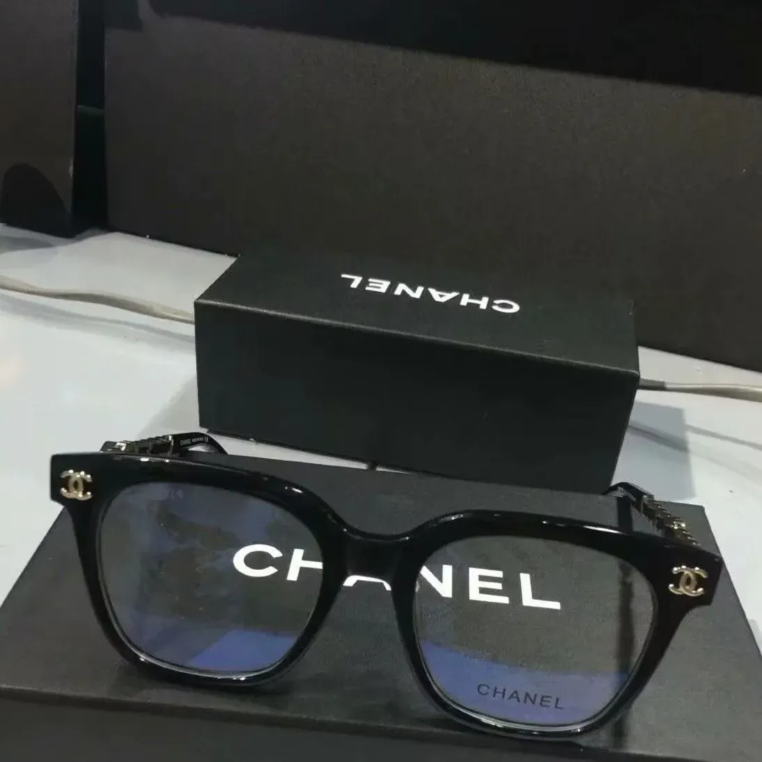 UVカットサングラスは多用途で、処方箋なしでも十分です