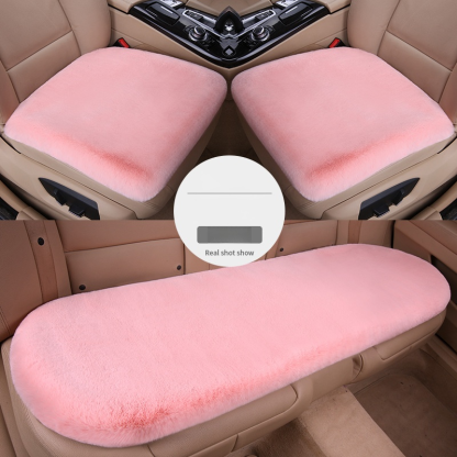 台灣冬天開車超冷？兔毛絨汽車坐墊來救場！柔軟絨面觸感超舒服，坐下瞬間鎖住溫暖，久坐也不冰臀，不管通勤或遠行都暖呼呼，冬季開車必備！