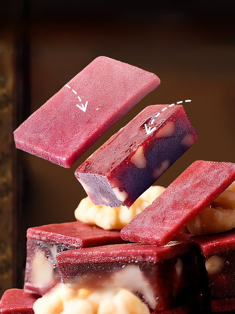 【明目順腸補腦】藍莓核桃夾心山楂，每一口都驚豔。藍莓果香、山楂酸度與核桃溫潤香氣，精緻工藝確保每顆夾心飽滿扎實。三效合一的創新口感