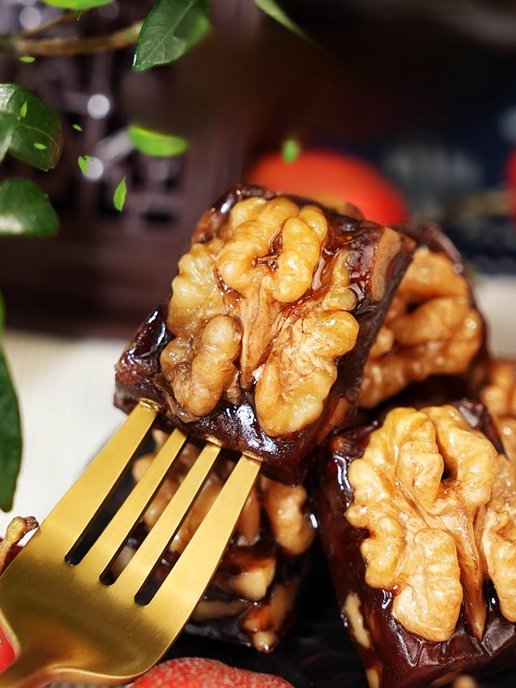 0蔗糖大顆果仁山楂烤核桃，正宗山楂烤核桃，軟糯酸甜，酥脆可口，越嚼越香，一口酸甜，一口香脆，好吃又健康