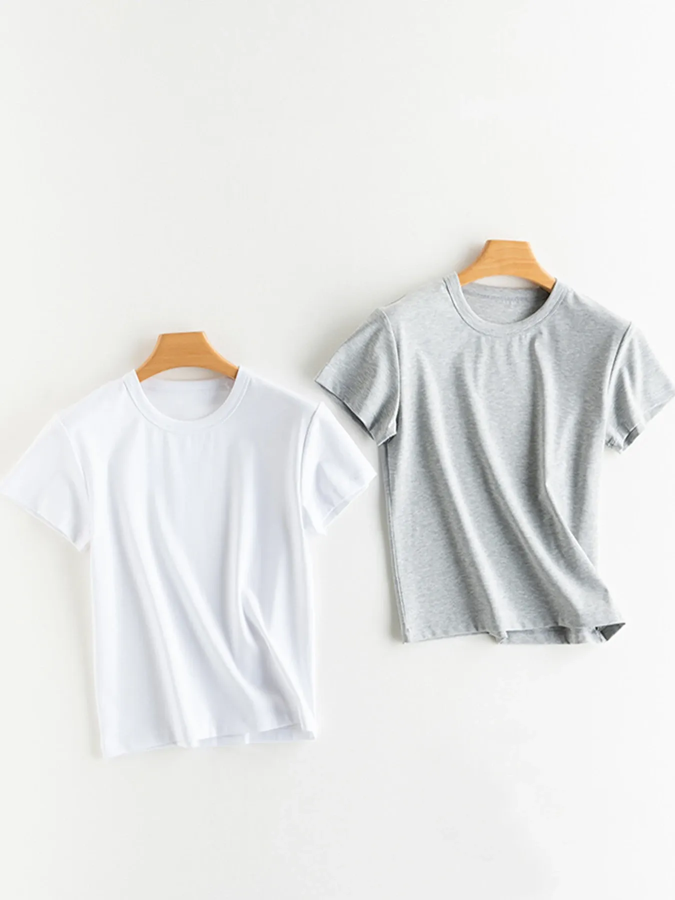 ミニマルな抗菌ノンアイロン半袖Tシャツ