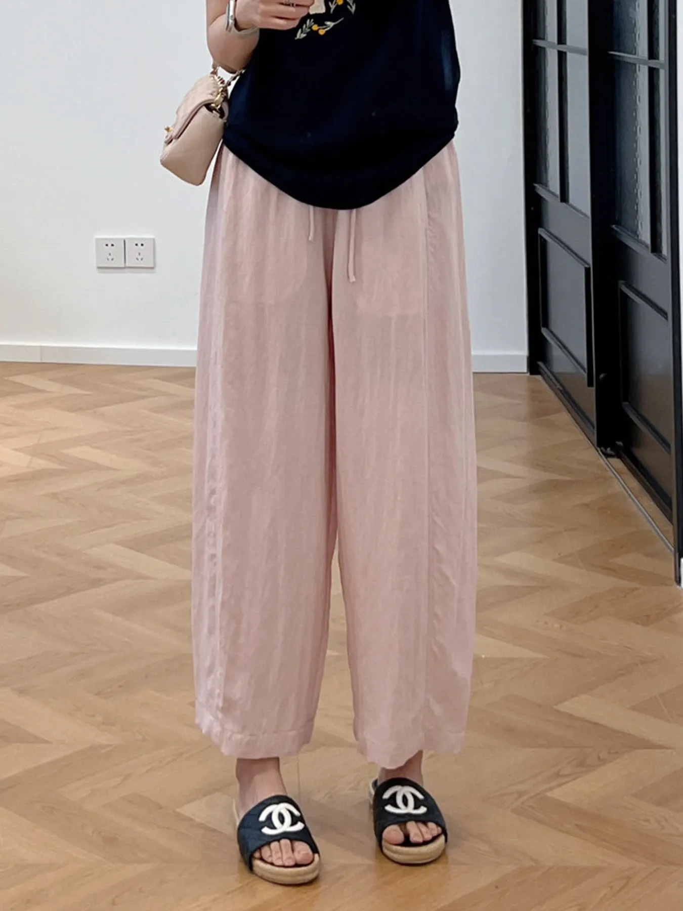 ゆったりカジュアルなワイドパンツ