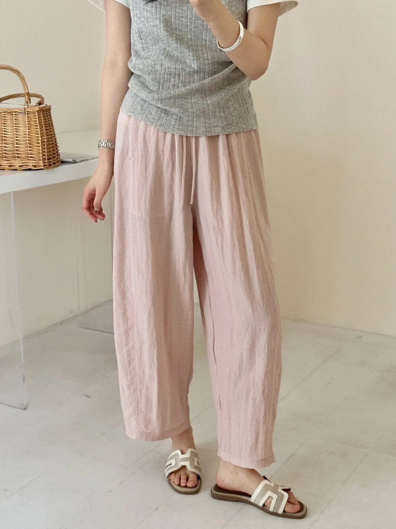 ゆったりカジュアルなワイドパンツ