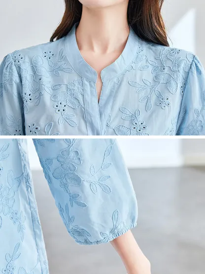 コットン100％レース刺繍入りVネックブラウス