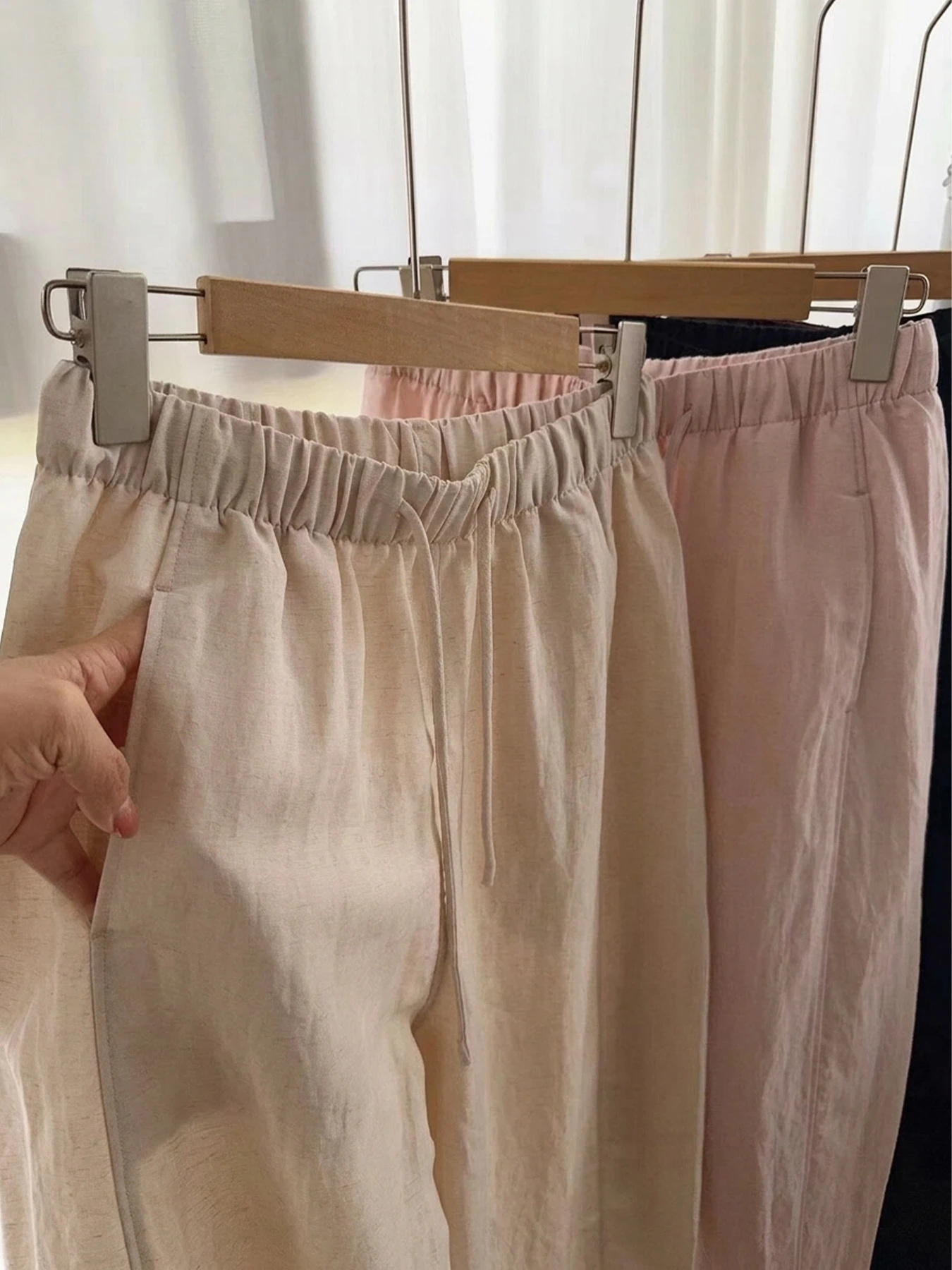 ゆったりカジュアルなワイドパンツ