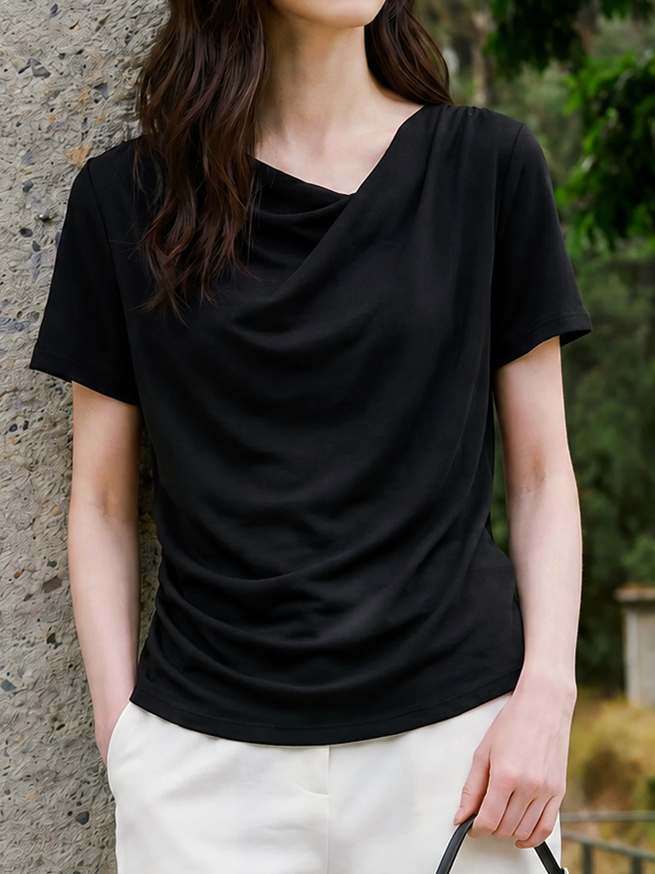 高級感溢れるドレープネックすっきり見え半袖Tシャツ 