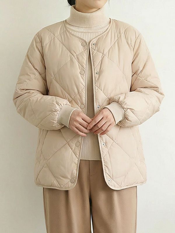 冬小柄さん向け軽量ゆったりノーカラーキルティングショート丈ダウンジャケット