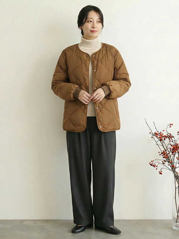 冬小柄さん向け軽量ゆったりノーカラーキルティングショート丈ダウンジャケット