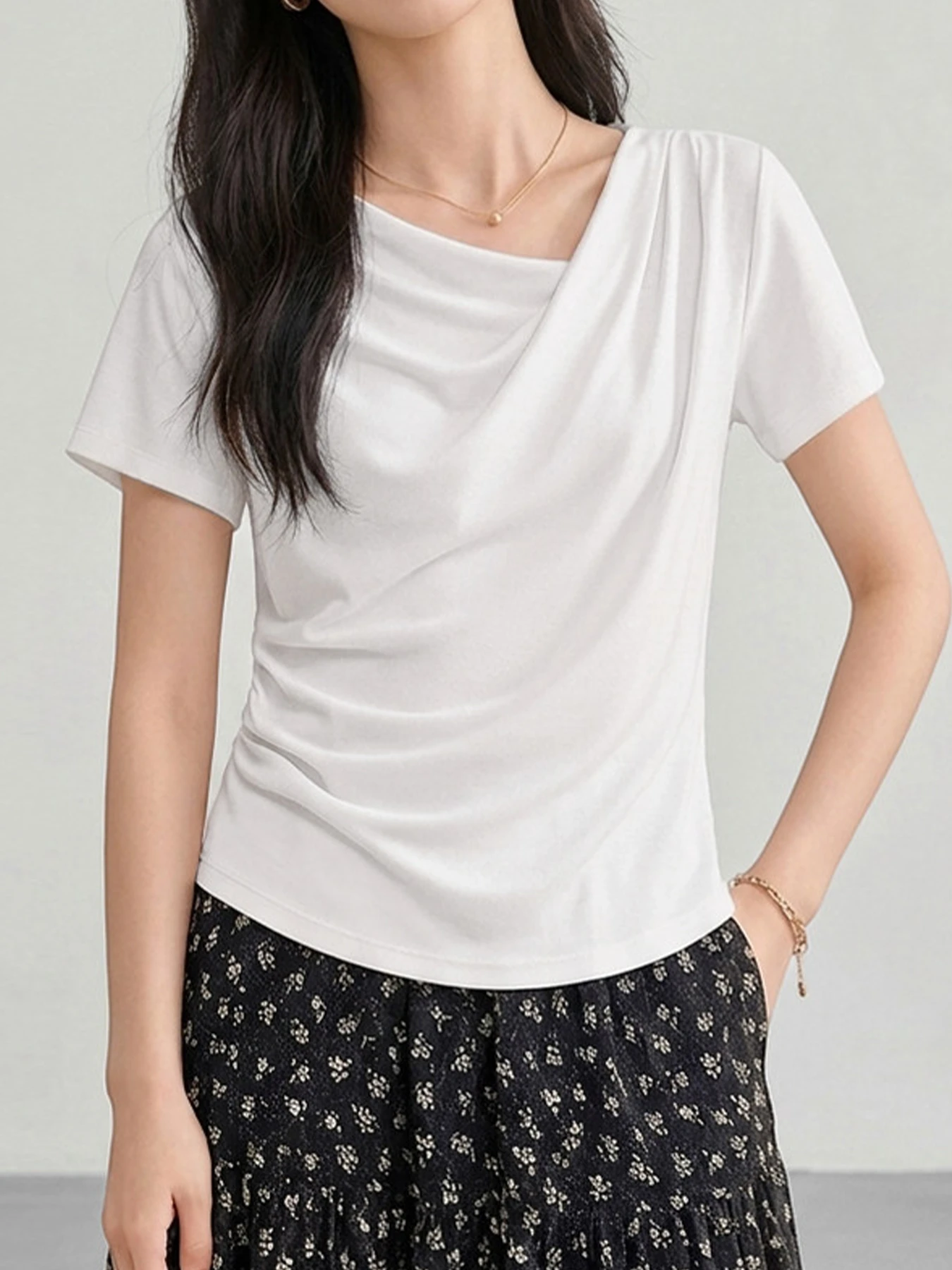 高級感溢れるドレープネックすっきり見え半袖Tシャツ 