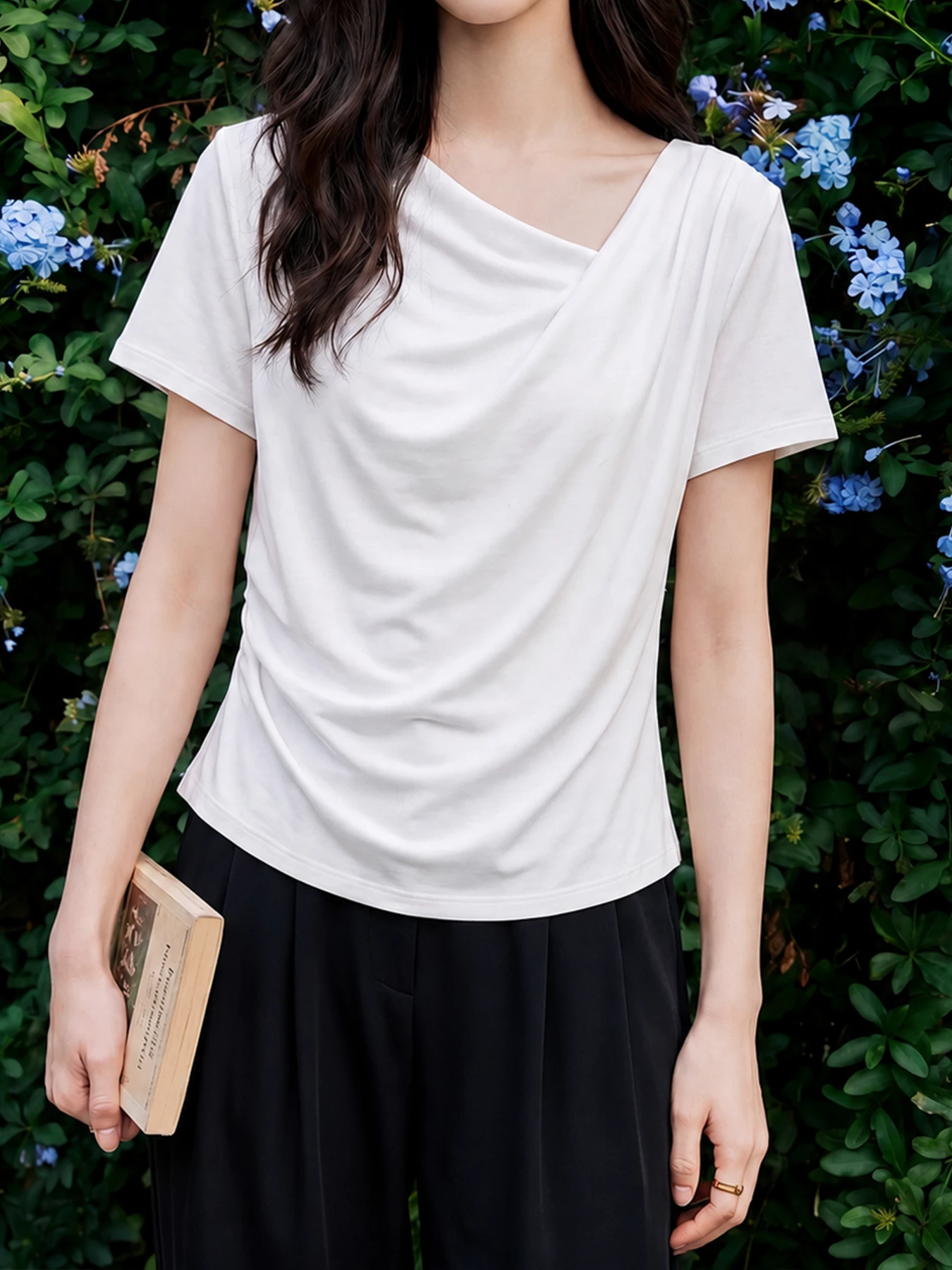 高級感溢れるドレープネックすっきり見え半袖Tシャツ 