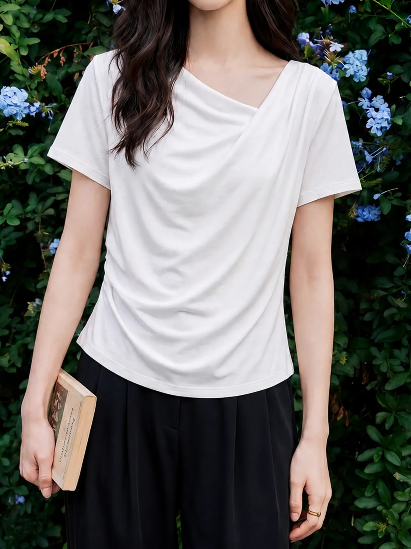 高級感溢れるドレープネックすっきり見え半袖Tシャツ 
