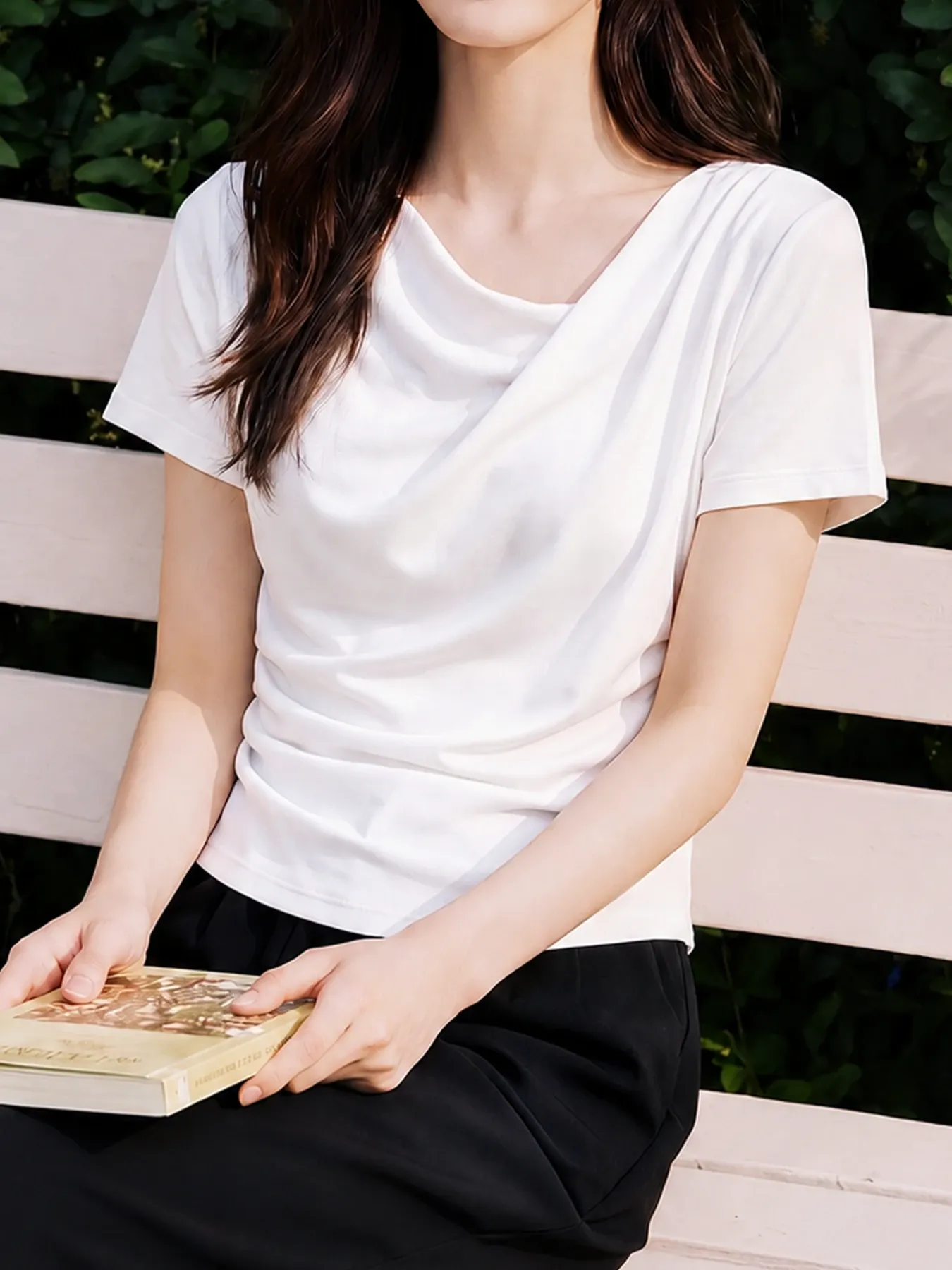 高級感溢れるドレープネックすっきり見え半袖Tシャツ 