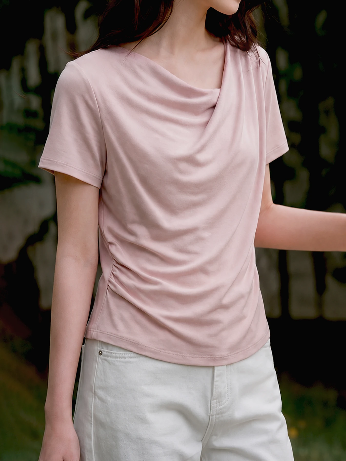 高級感溢れるドレープネックすっきり見え半袖Tシャツ 