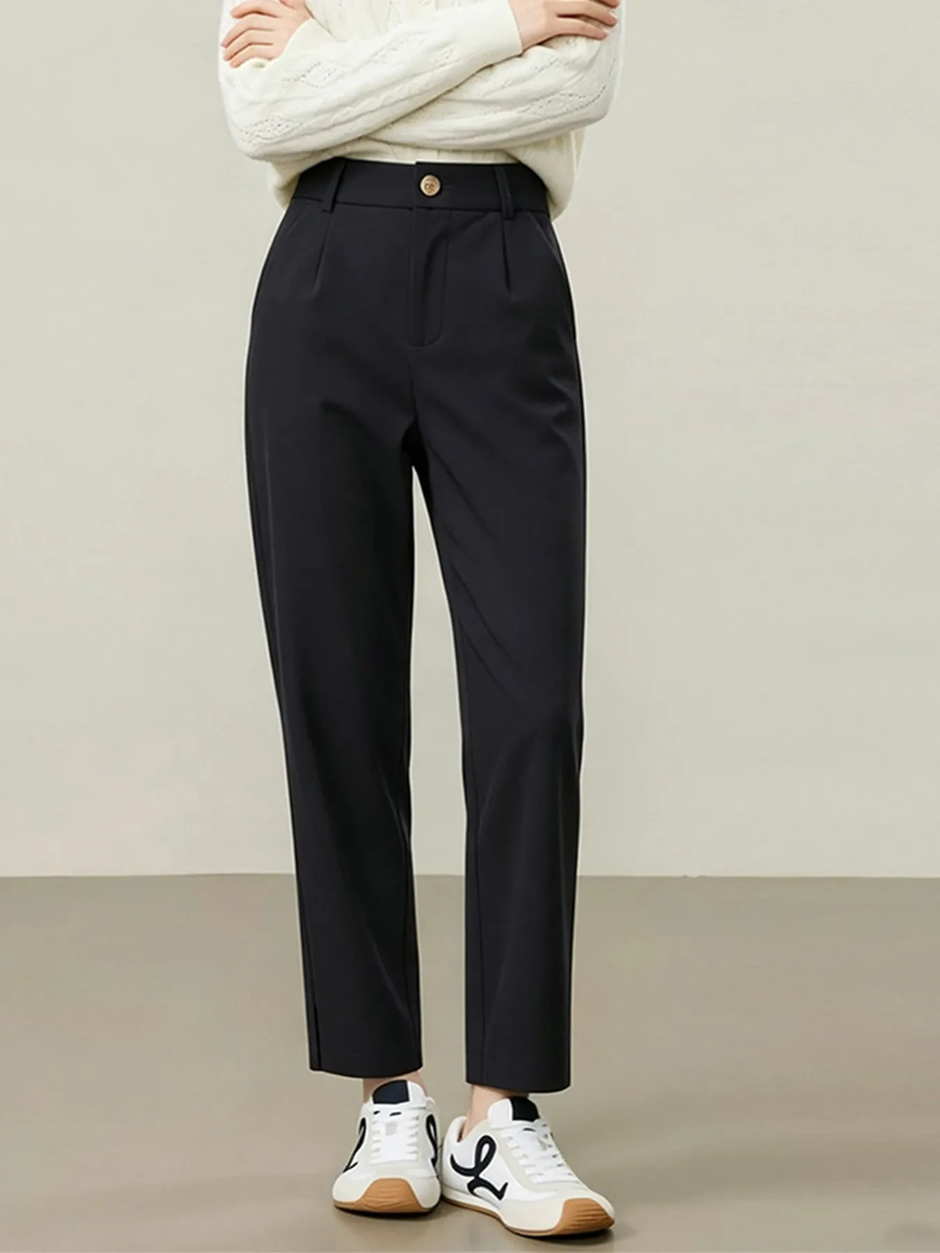 ゆったりストレッチ性のあるスリット入りストレートスラックス