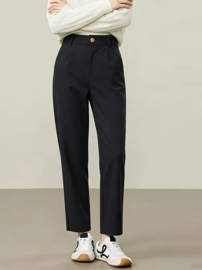ゆったりストレッチ性のあるスリット入りストレートスラックス
