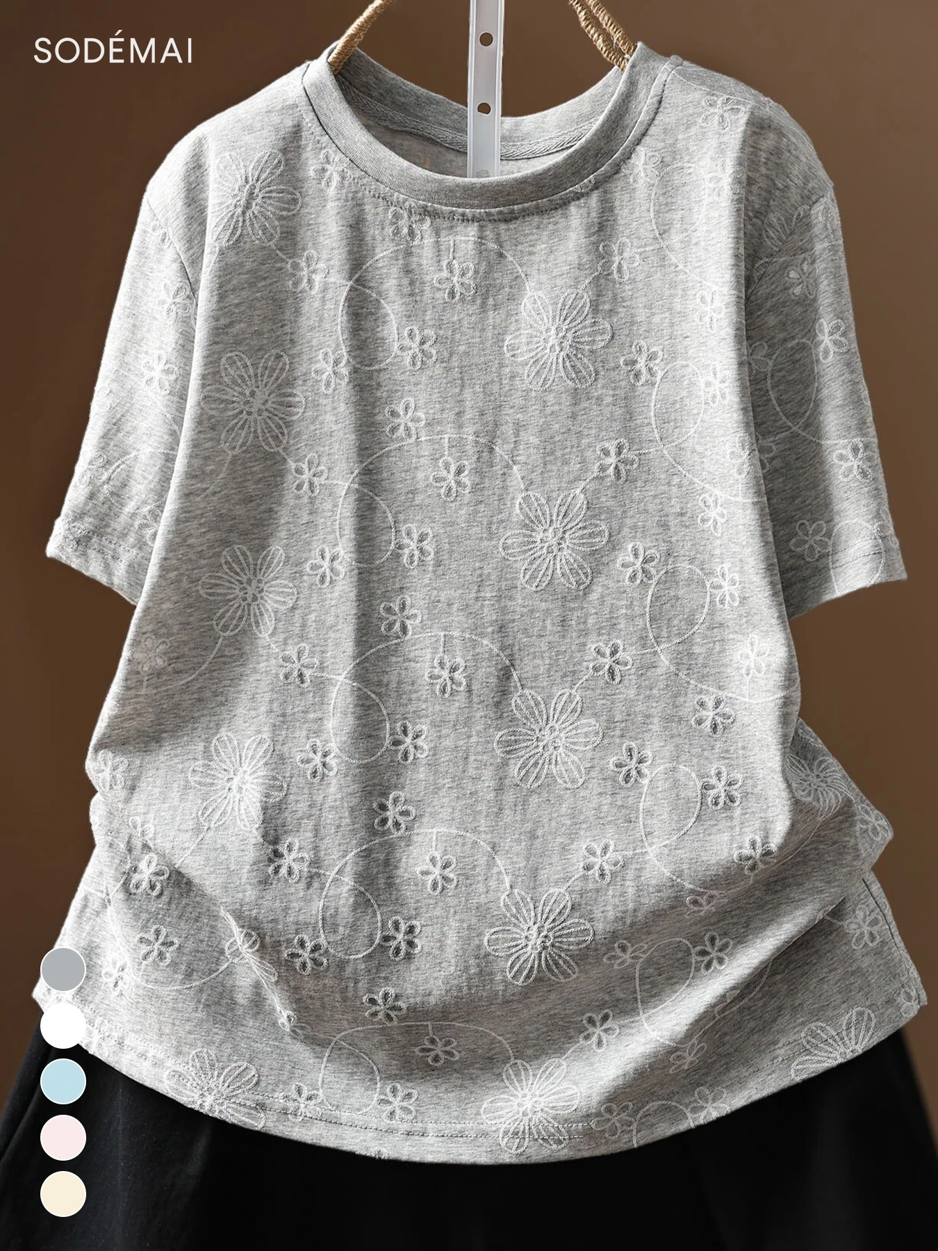 ゆったり花柄刺繍入りコットン半袖Tシャツ
