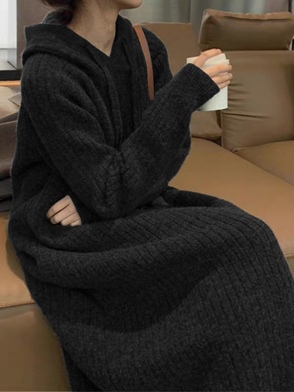 秋冬向けゆったり細見えフード付きミディアムロングニットワンピース