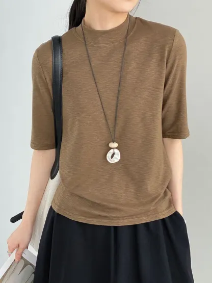 通勤用着回しやすいモックネックTシャツ