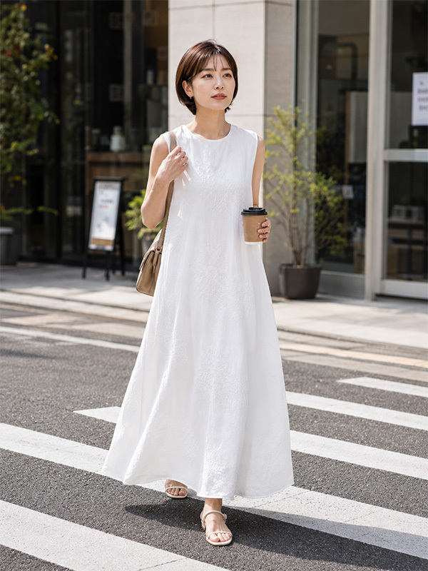 ゆったりシルエット細見え刺繍入り ノースリーブワンピース