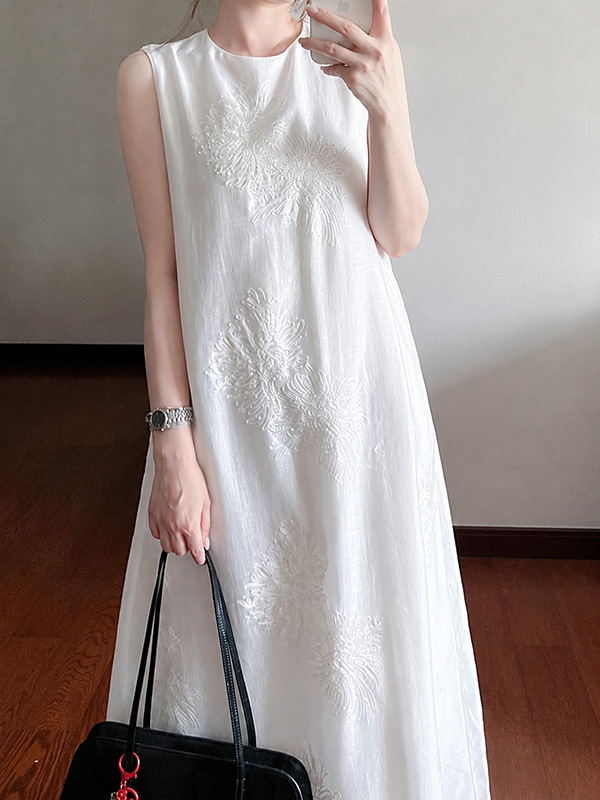ゆったりシルエット細見え刺繍入り ノースリーブワンピース