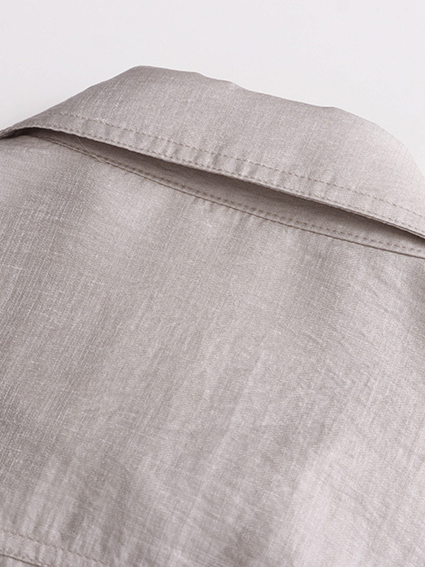 大きめポケット付きミニマルなワークテイストシャツ
