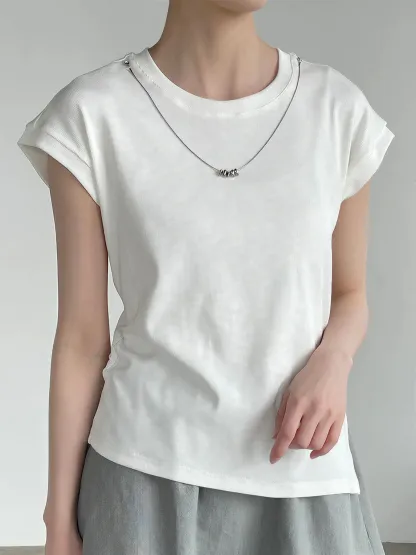 デザイン感のあるラウンドネックネックレス付きウエストマークスリット入り 細見え半袖Tシャツ
