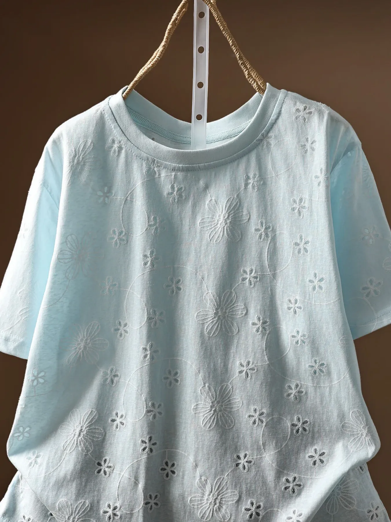 ゆったり花柄刺繍入りコットン半袖Tシャツ