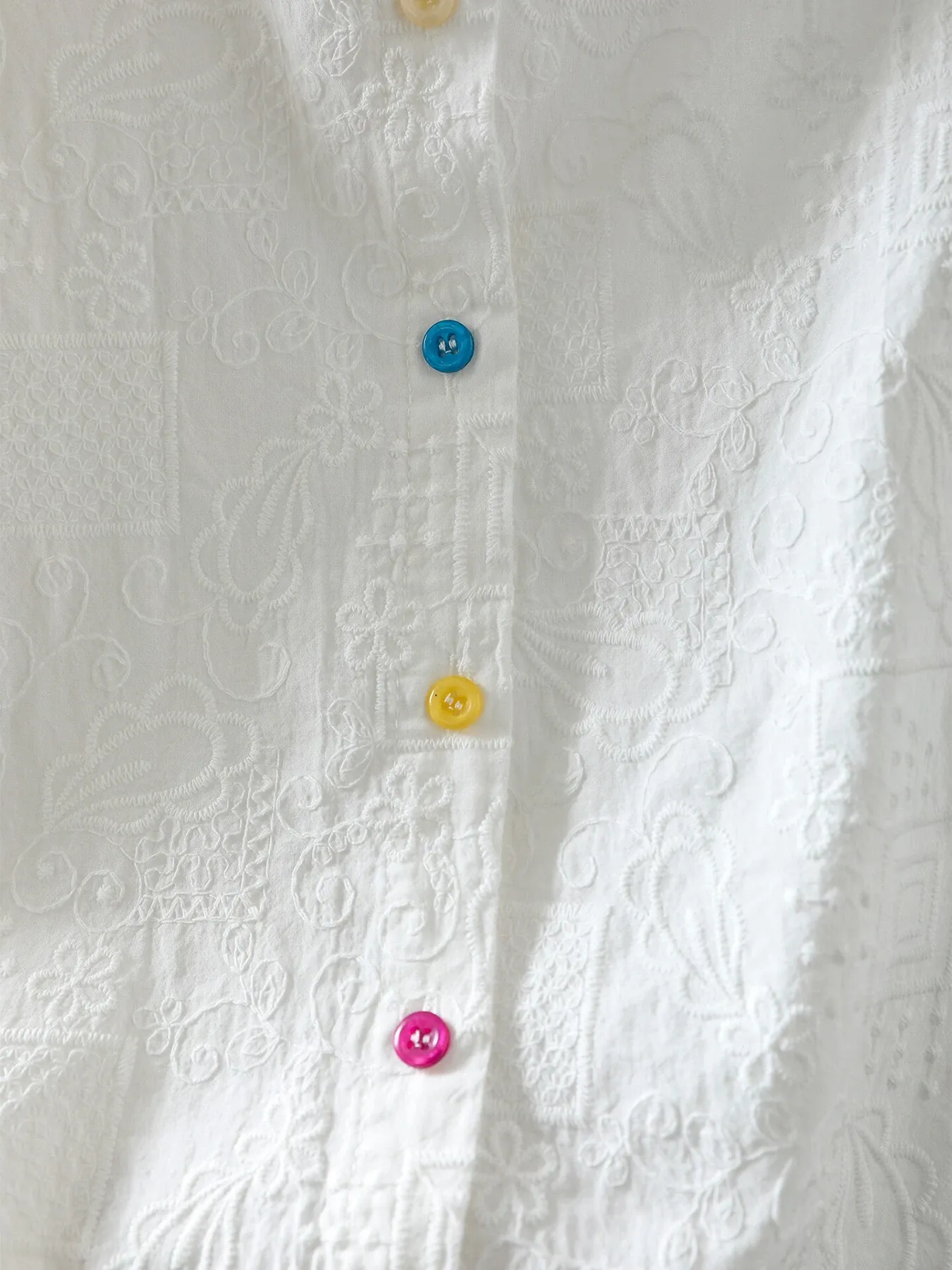 フリルネック刺繍ジャカード半袖ブラウス
