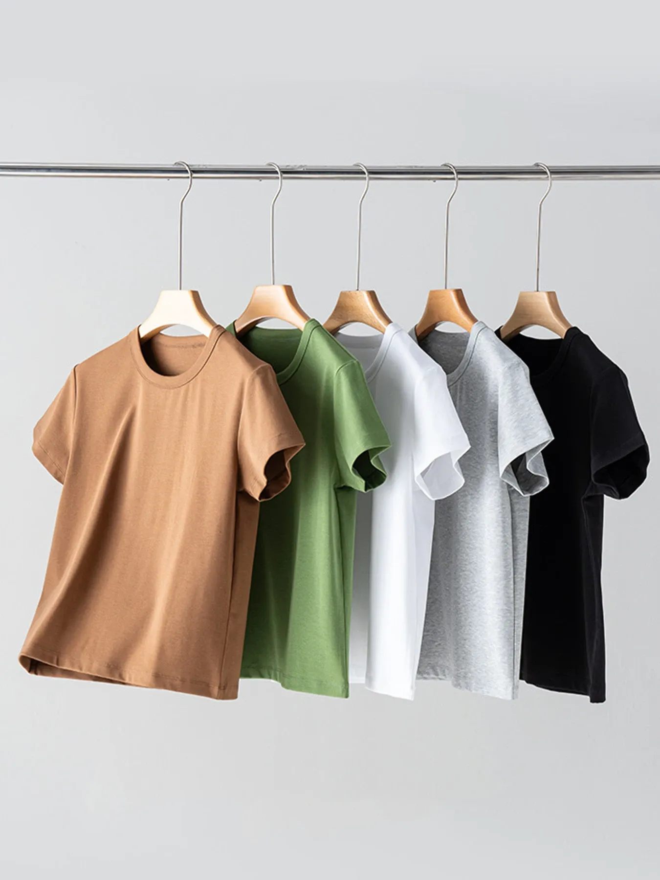 ミニマルな抗菌ノンアイロン半袖Tシャツ