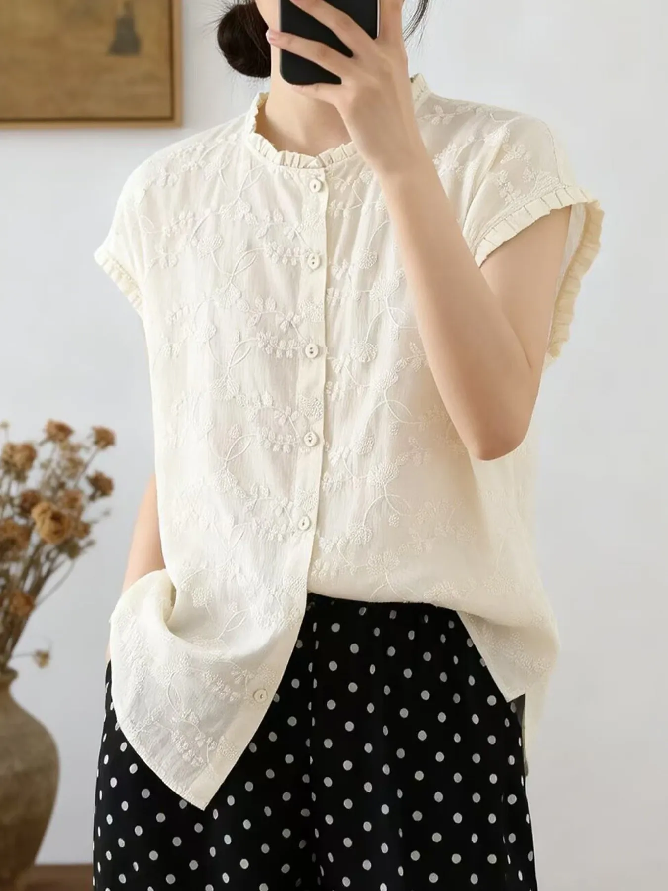 フリルカラー刺繍入りフレンチスリーブブラウス