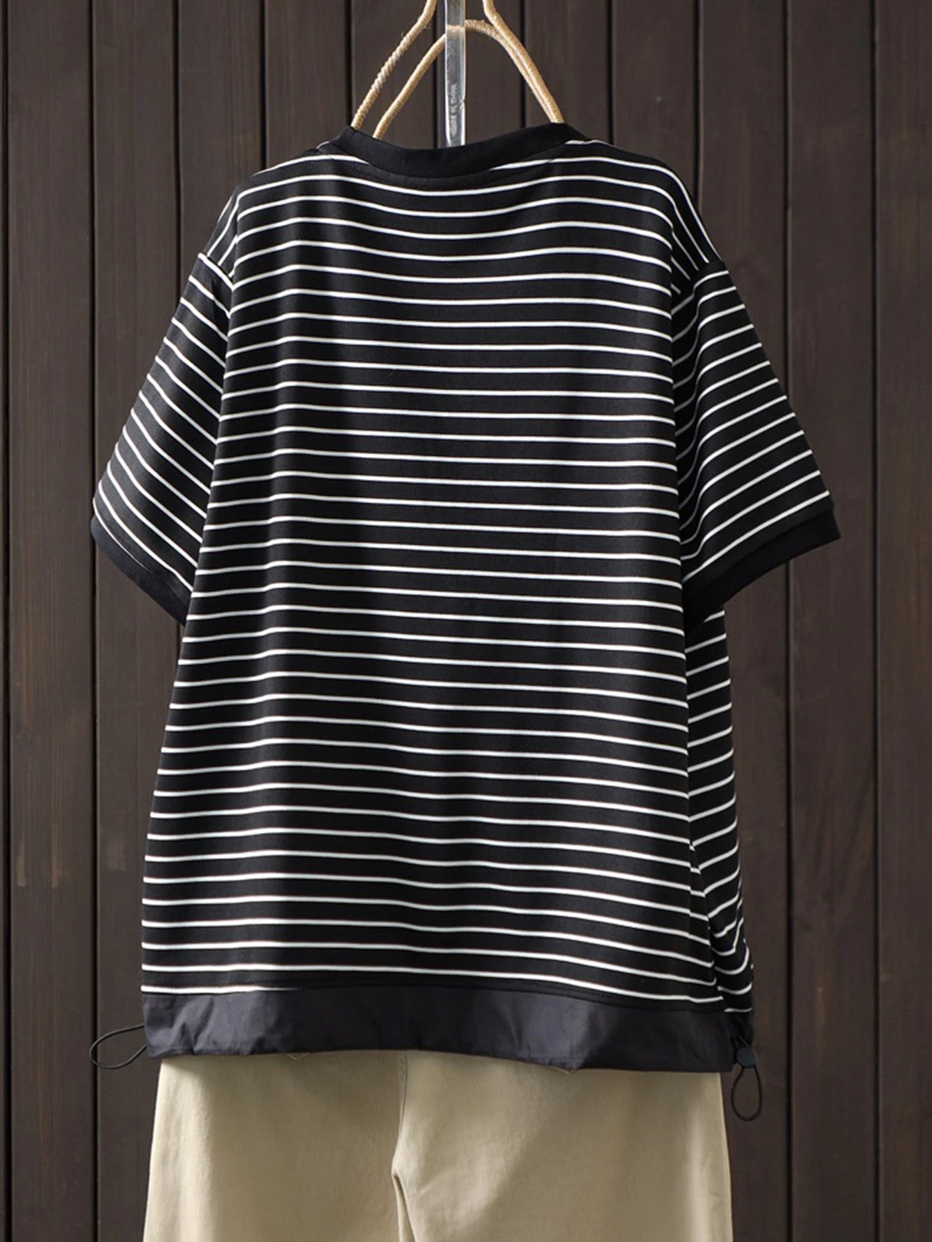 ボーダー柄クルーネック裾ドローストリング付き半袖Tシャツ