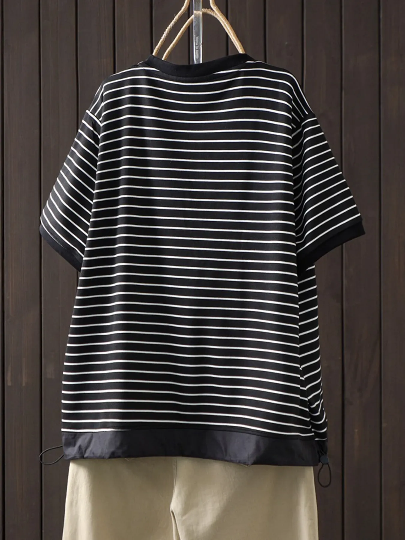ボーダー柄クルーネック裾ドローストリング付き半袖Tシャツ