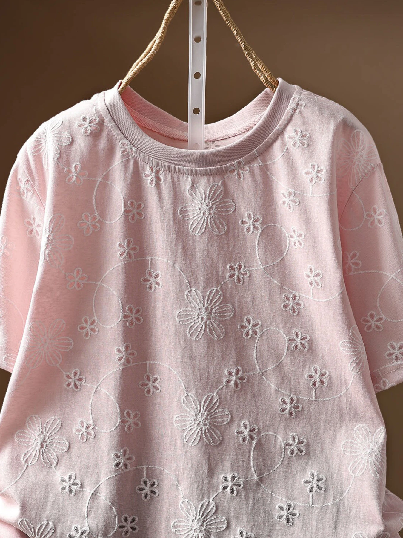 ゆったり花柄刺繍入りコットン半袖Tシャツ