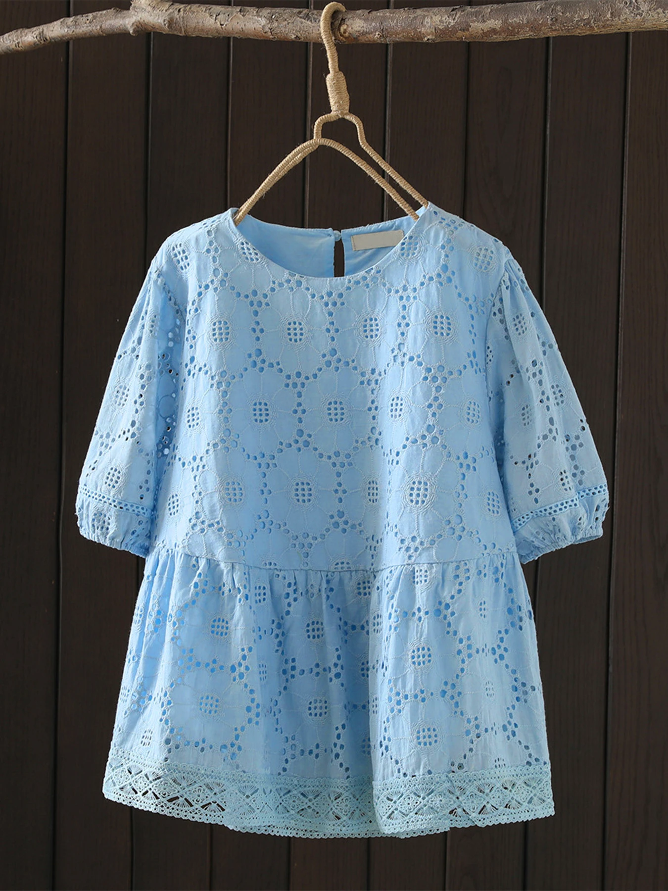 刺繍レースラウンドネック半袖ブラウス