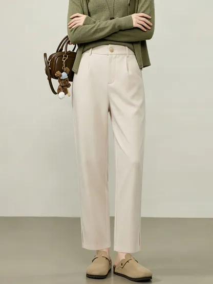 ゆったりストレッチ性のあるスリット入りストレートスラックス