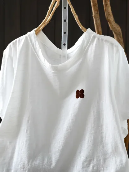 上品さ漂う小花ワッペン付きコットン100％半袖Tシャツ