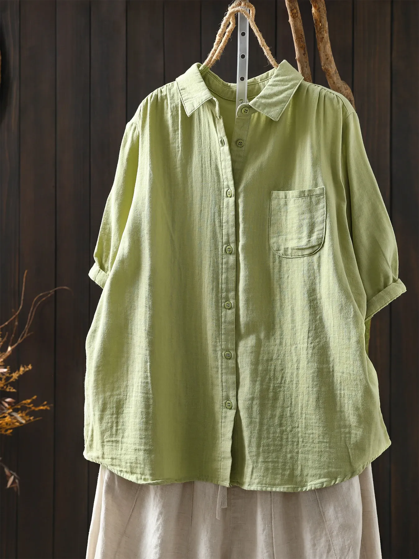 折り襟付きコットン半袖シャツシングルポケットデザイン