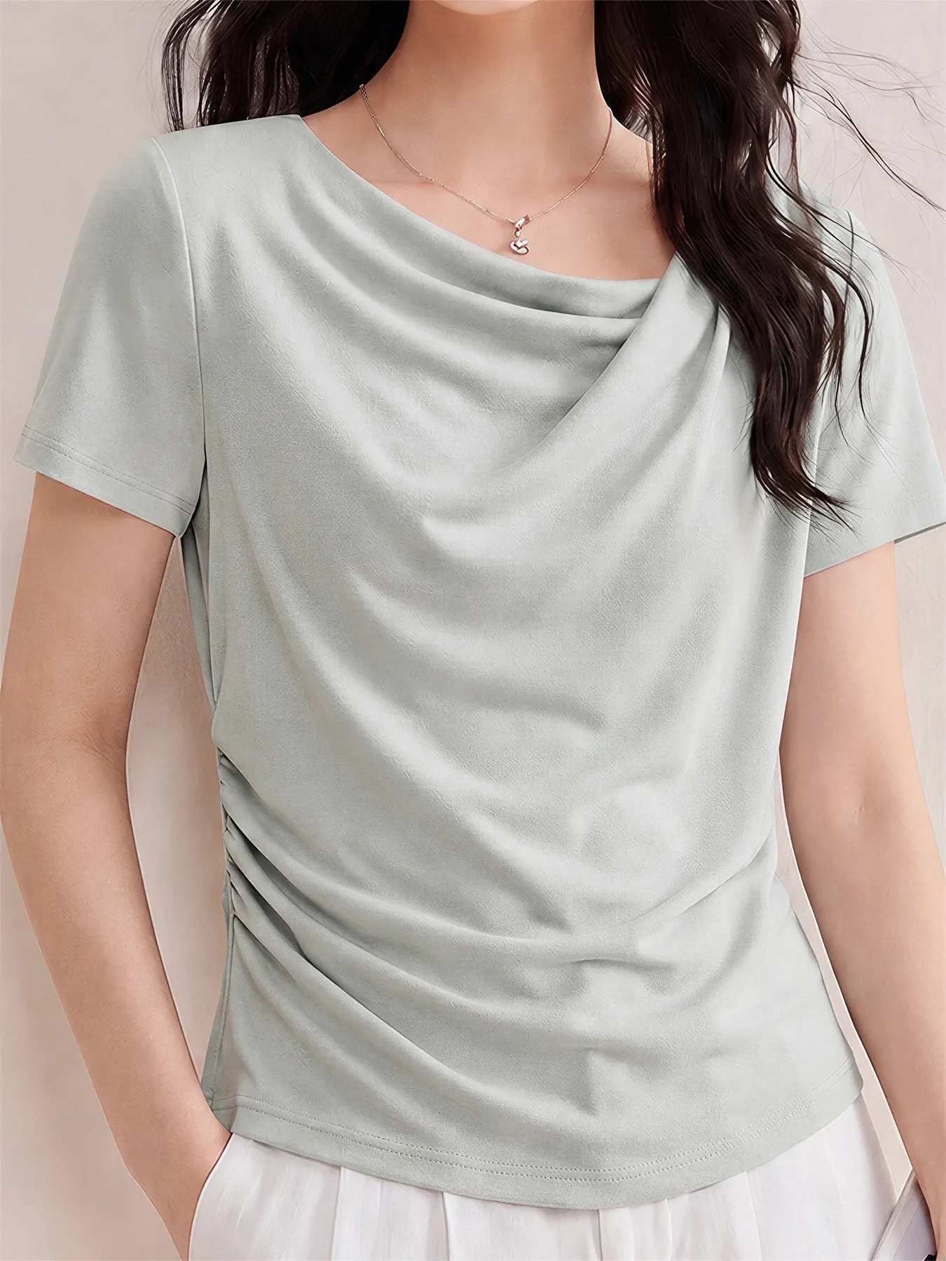 高級感溢れるドレープネックすっきり見え半袖Tシャツ 