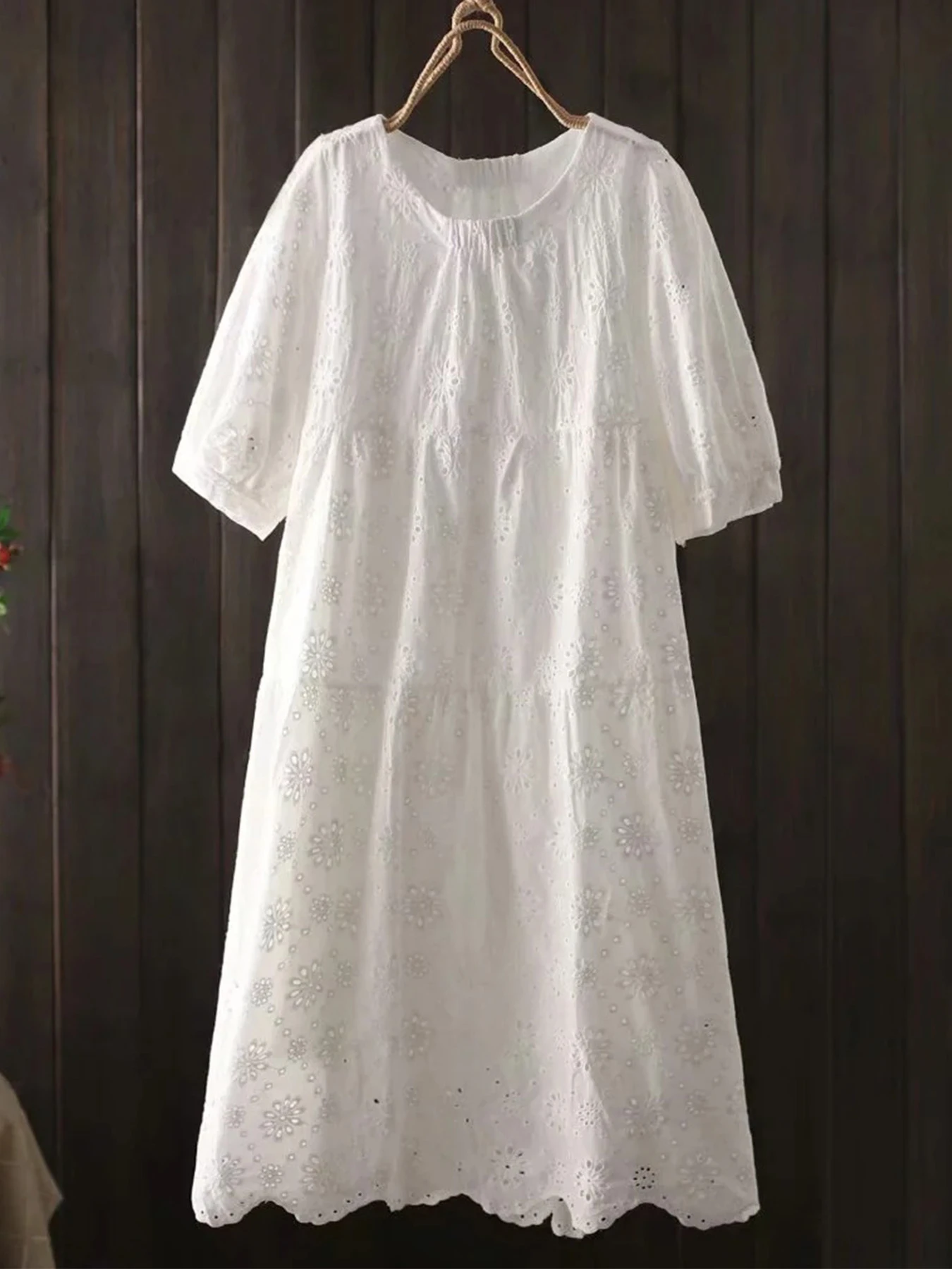ゆったりカットワーク刺繍入り細見えコットンワンピース