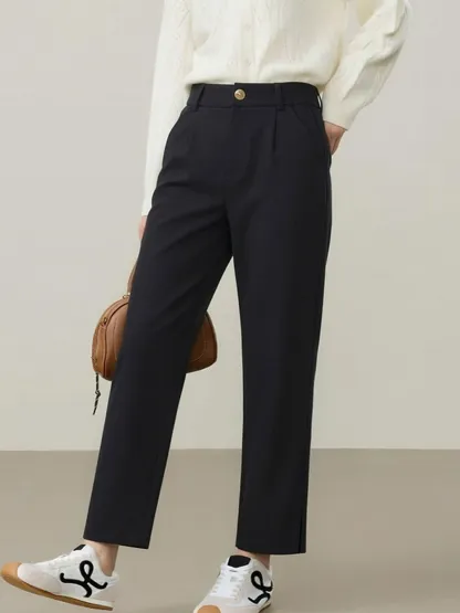 ゆったりストレッチ性のあるスリット入りストレートスラックス