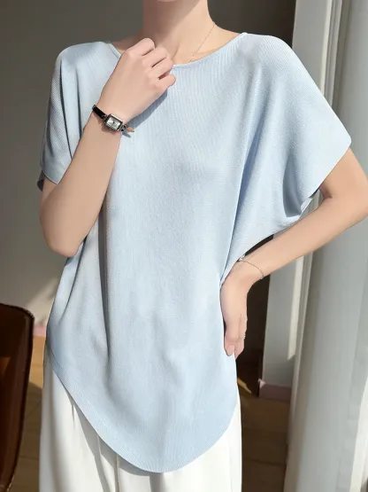 ゆったりとしたラウンドネック半袖ニット