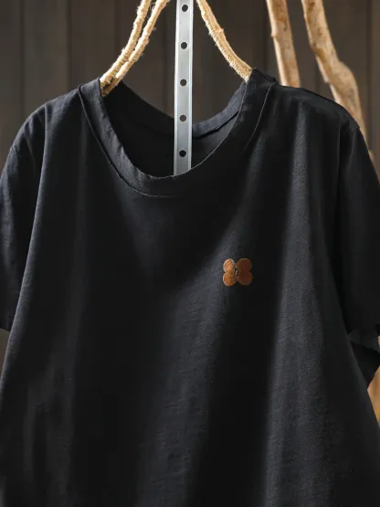 上品さ漂う小花ワッペン付きコットン100％半袖Tシャツ