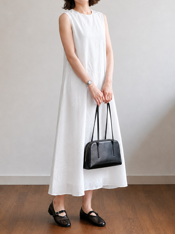 ゆったりシルエット細見え刺繍入り ノースリーブワンピース