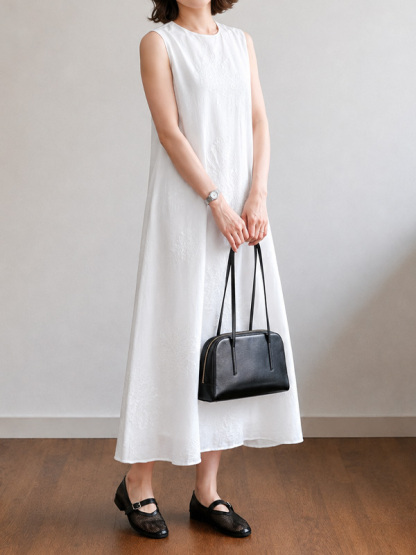 ゆったりシルエット細見え刺繍入り ノースリーブワンピース
